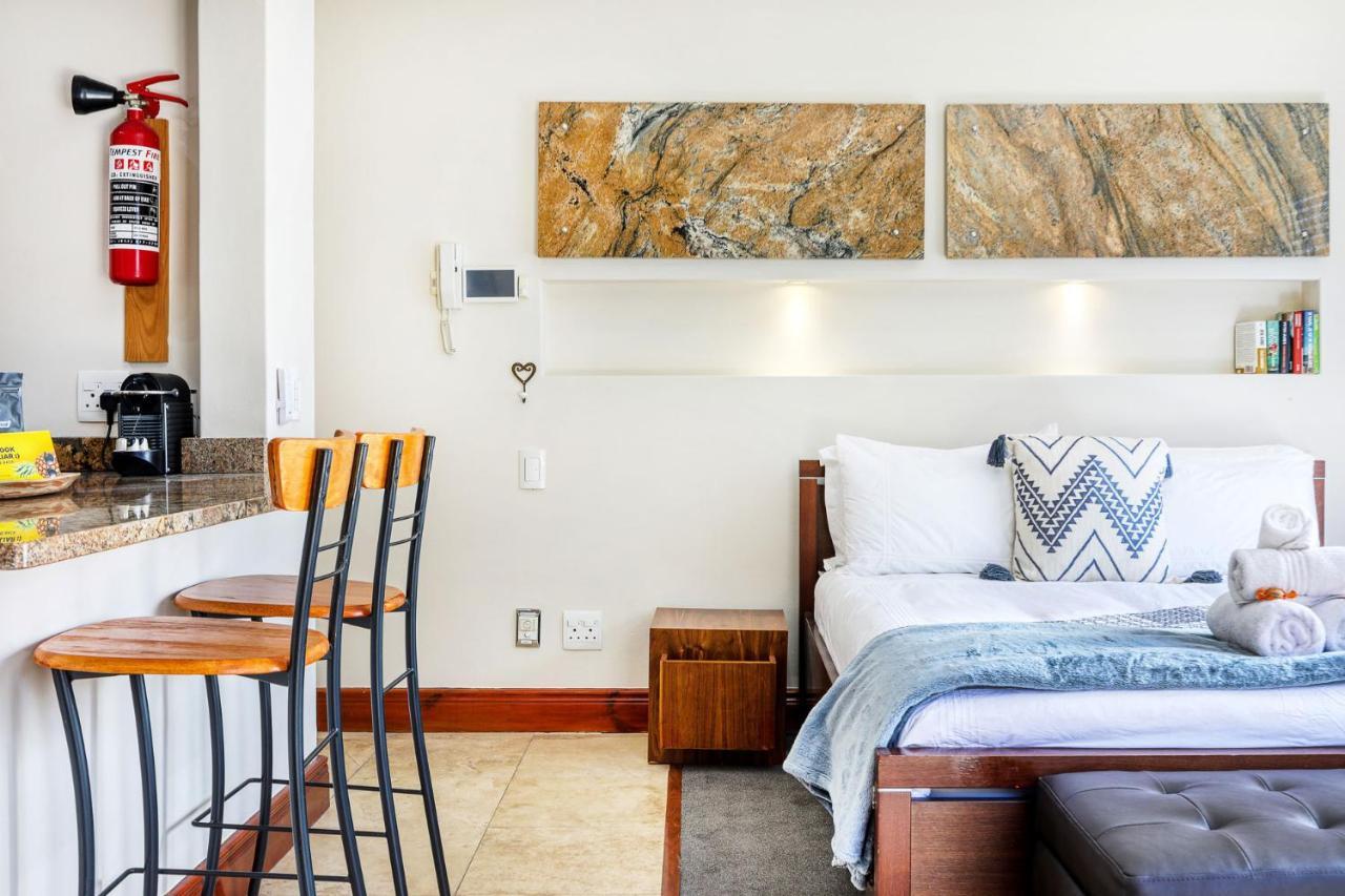 Backup-Powered Camps Bay Garden Apartment Kapstaden Eksteriør billede