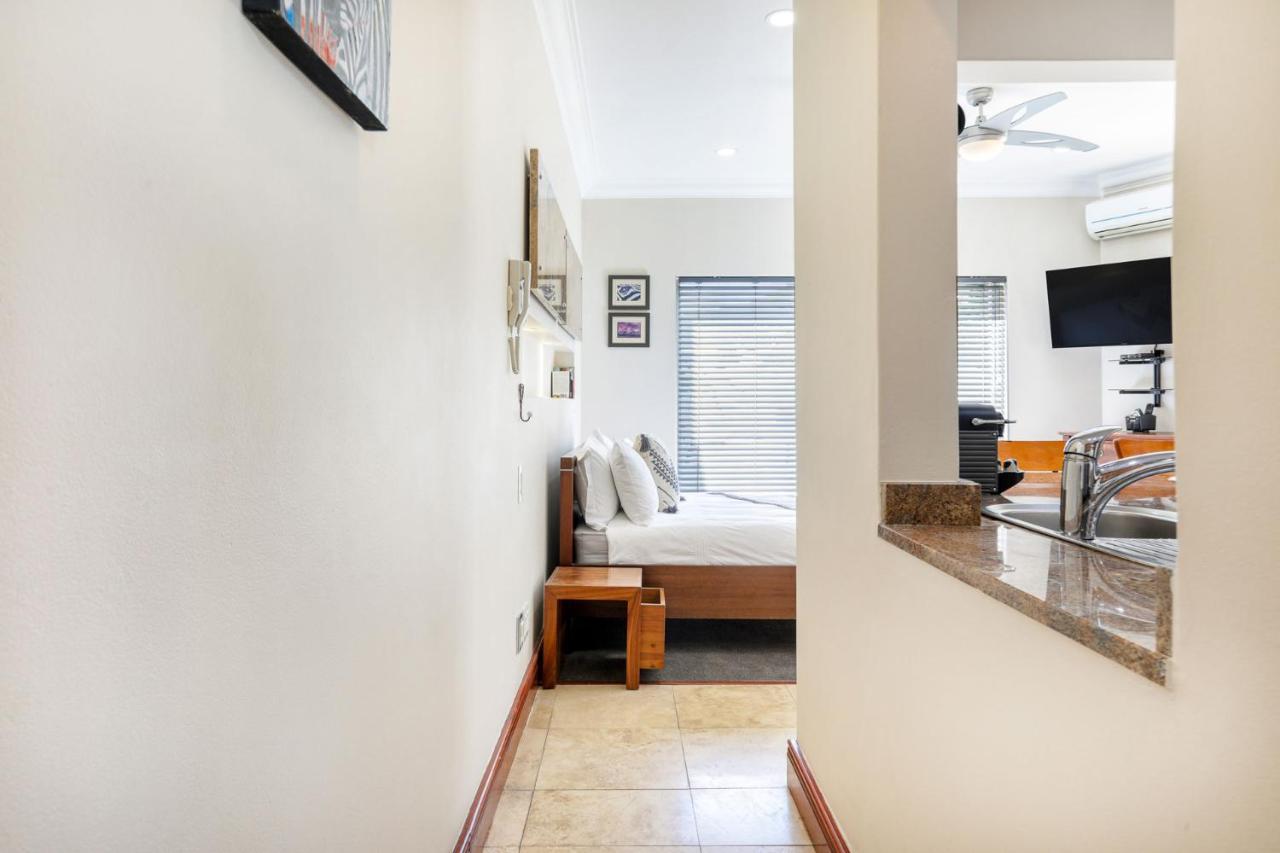Backup-Powered Camps Bay Garden Apartment Kapstaden Eksteriør billede