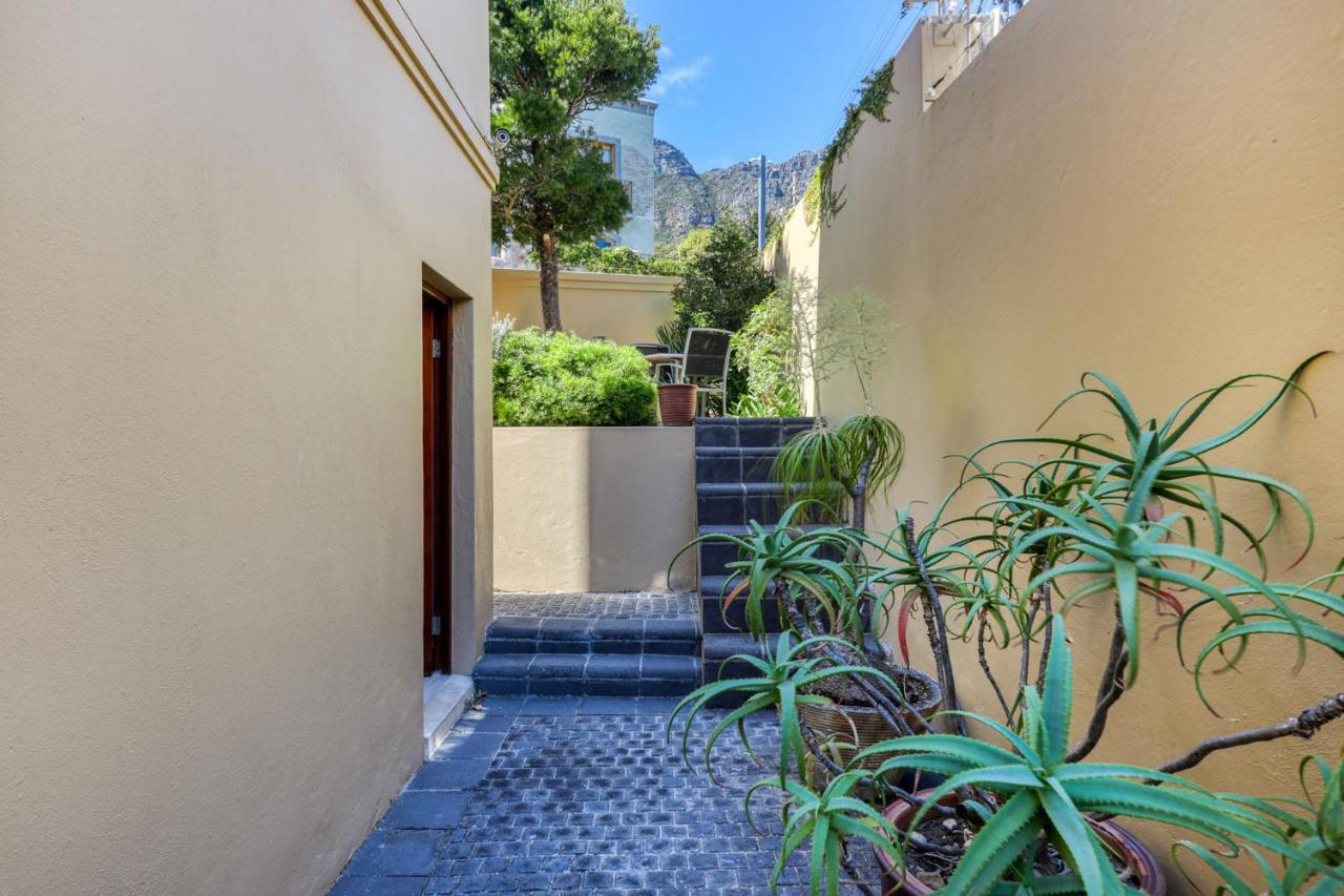 Backup-Powered Camps Bay Garden Apartment Kapstaden Eksteriør billede