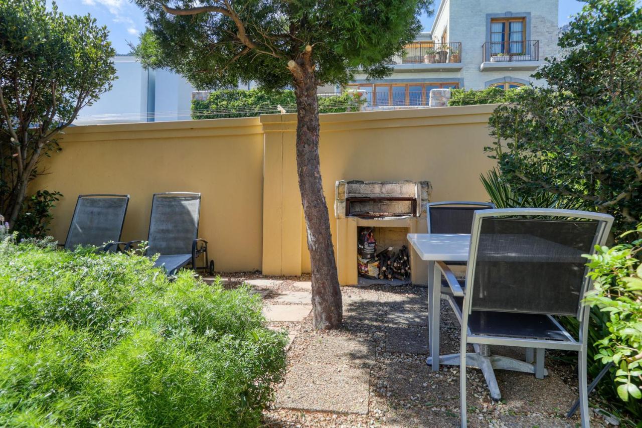 Backup-Powered Camps Bay Garden Apartment Kapstaden Eksteriør billede